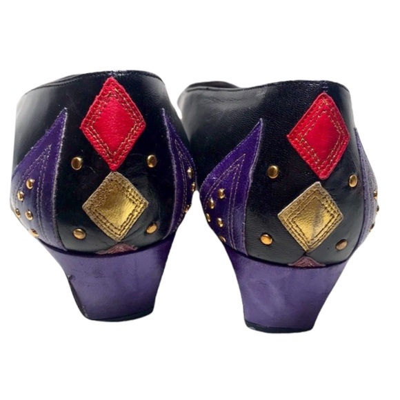 MARGARET JERROLD Vintage 1980s black pumps with Red Green Gold Accent Studs 9 - Picture 3 of 9
